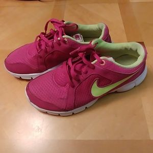 🌟$1 deals Youth Nike shoes